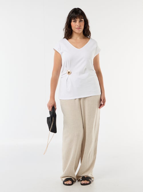 Gedrapeerd T-shirt met goudkleurig sieraad - Kiabi