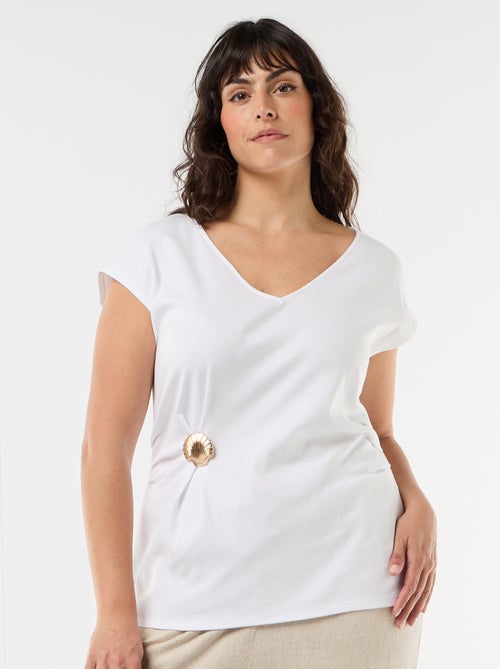 Gedrapeerd T-shirt met goudkleurig sieraad - Kiabi