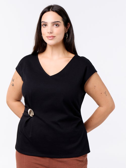 Gedrapeerd T-shirt met goudkleurig sieraad - Kiabi