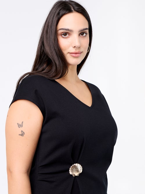 Gedrapeerd T-shirt met goudkleurig sieraad - Kiabi