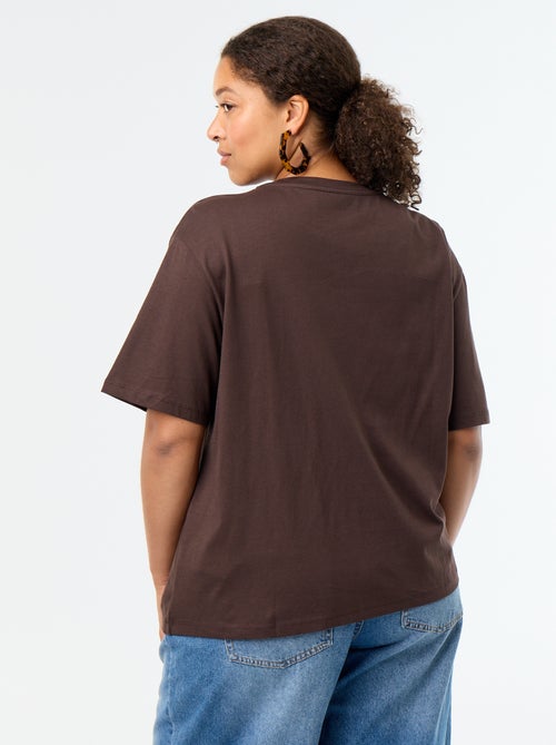 Gedrapeerd T-shirt met goudkleurige broche - Kiabi