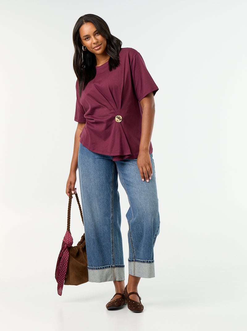 Gedrapeerd T-shirt met goudkleurige broche Rose - Kiabi