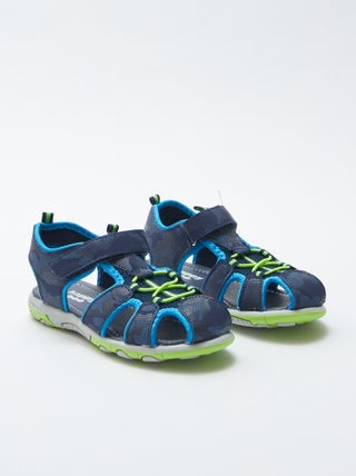 Gesloten sandalen met camouflageprint