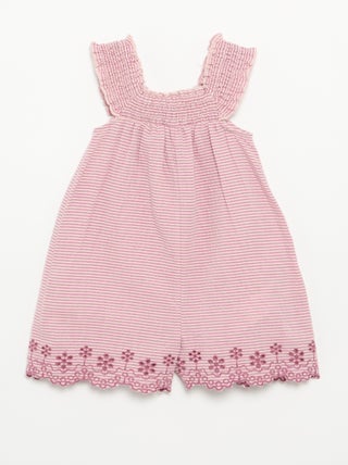 Gestreept seersucker playsuit met smockwerk en borduursels