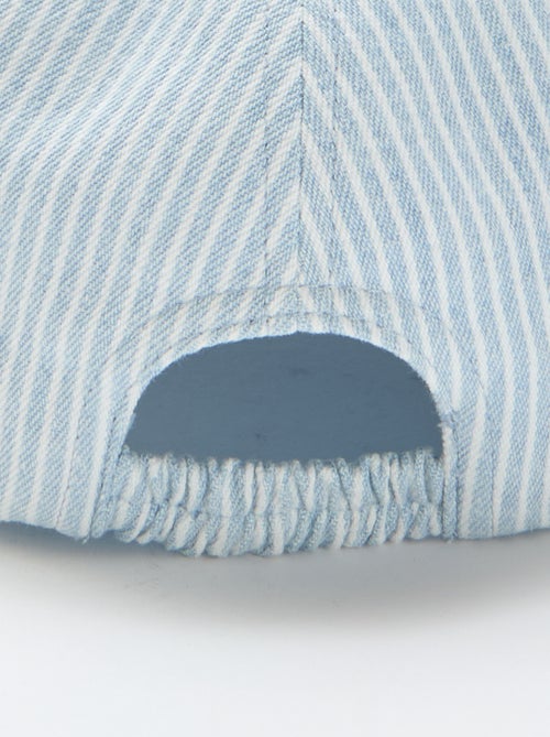 Gestreepte pet met geborduurde patch - Kiabi