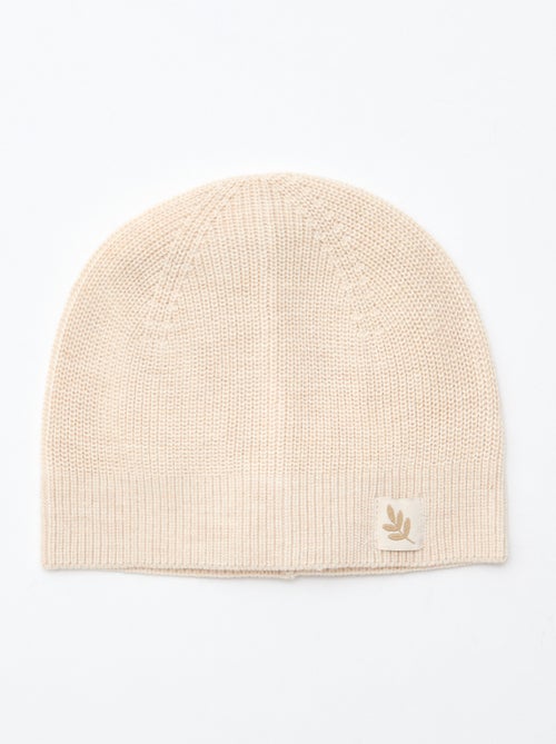 GIFTBOX - Babytruitje + broek + sokken + muts + slabbetje - Kiabi