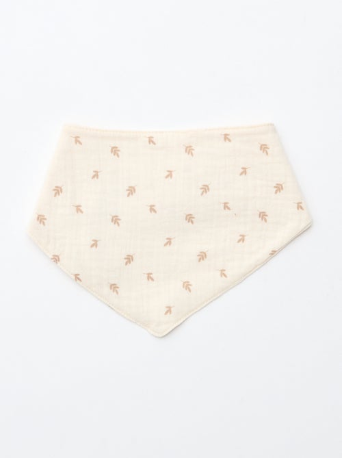 GIFTBOX - Babytruitje + broek + sokken + muts + slabbetje - Kiabi