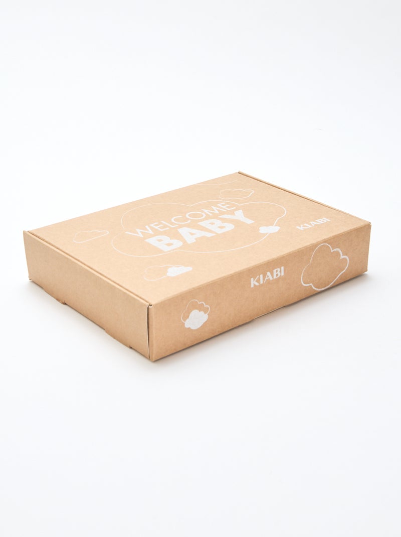 GIFTBOX - Babytruitje + broek + sokken + muts + slabbetje Wit - Kiabi