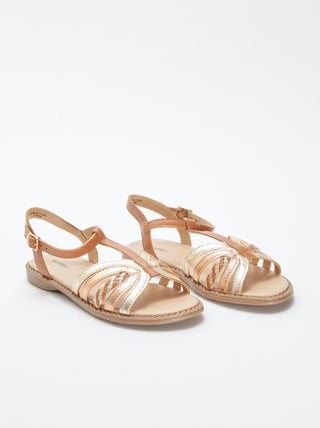 Goud- en koperkleurige sandalen met gespsluiting