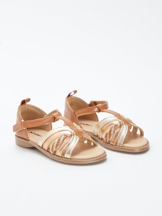 Goud- en koperkleurige sandalen met klittenbanden