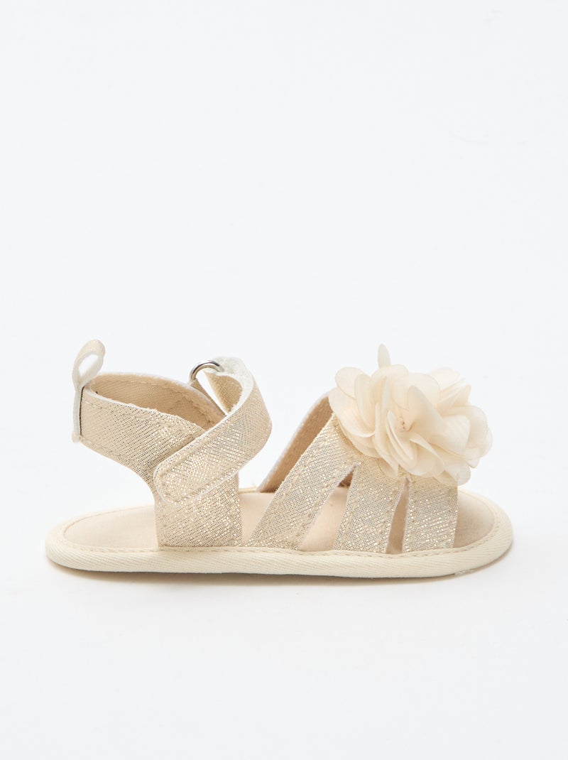 Goudkleurige sandalen met bloem Geel - Kiabi