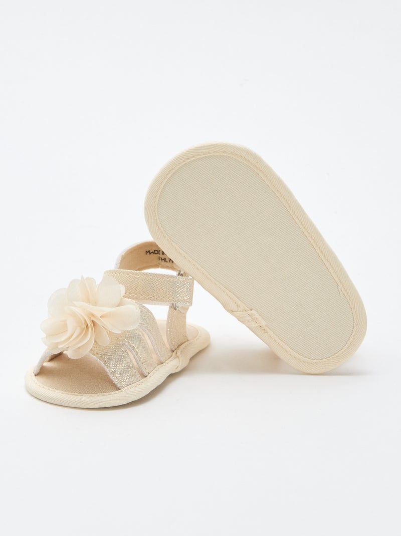 Goudkleurige sandalen met bloem Geel - Kiabi