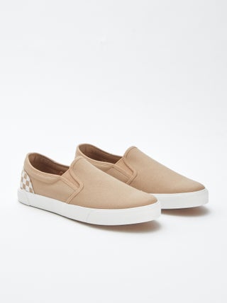 Instapsneakers met dambordpatroon