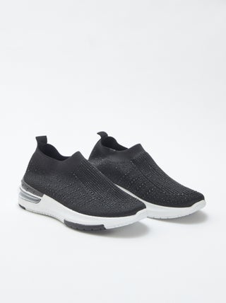 Instapsneakers met glittersteentjes