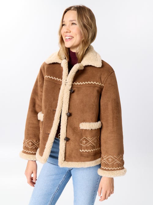 Jasje in schapenvachtlook - Kiabi