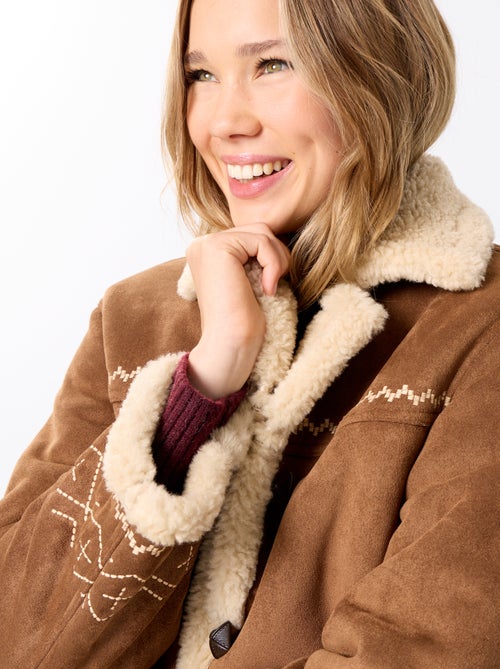Jasje in schapenvachtlook - Kiabi