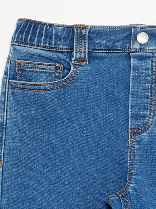 Jeans met verstelbare tailleband - instapcollectie - Kiabi Jeans met verstelbare tailleband - instapcollectie - Kiabi