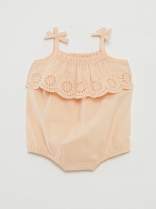 Kort speelpakje met broderie anglaise