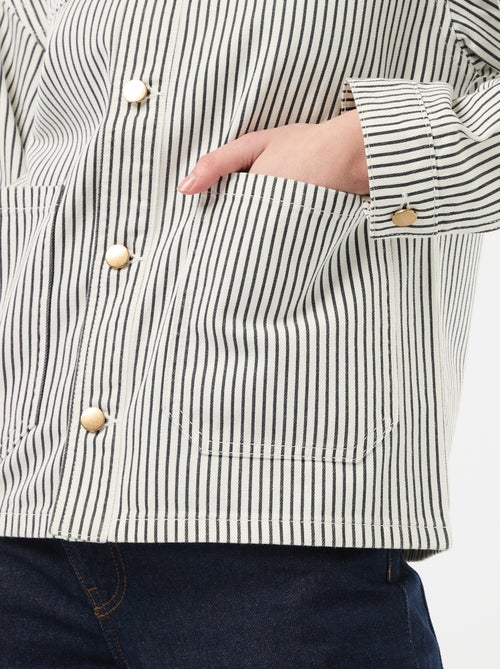 Kort spijkerjas met 2 opgestikte zakken - Kiabi
