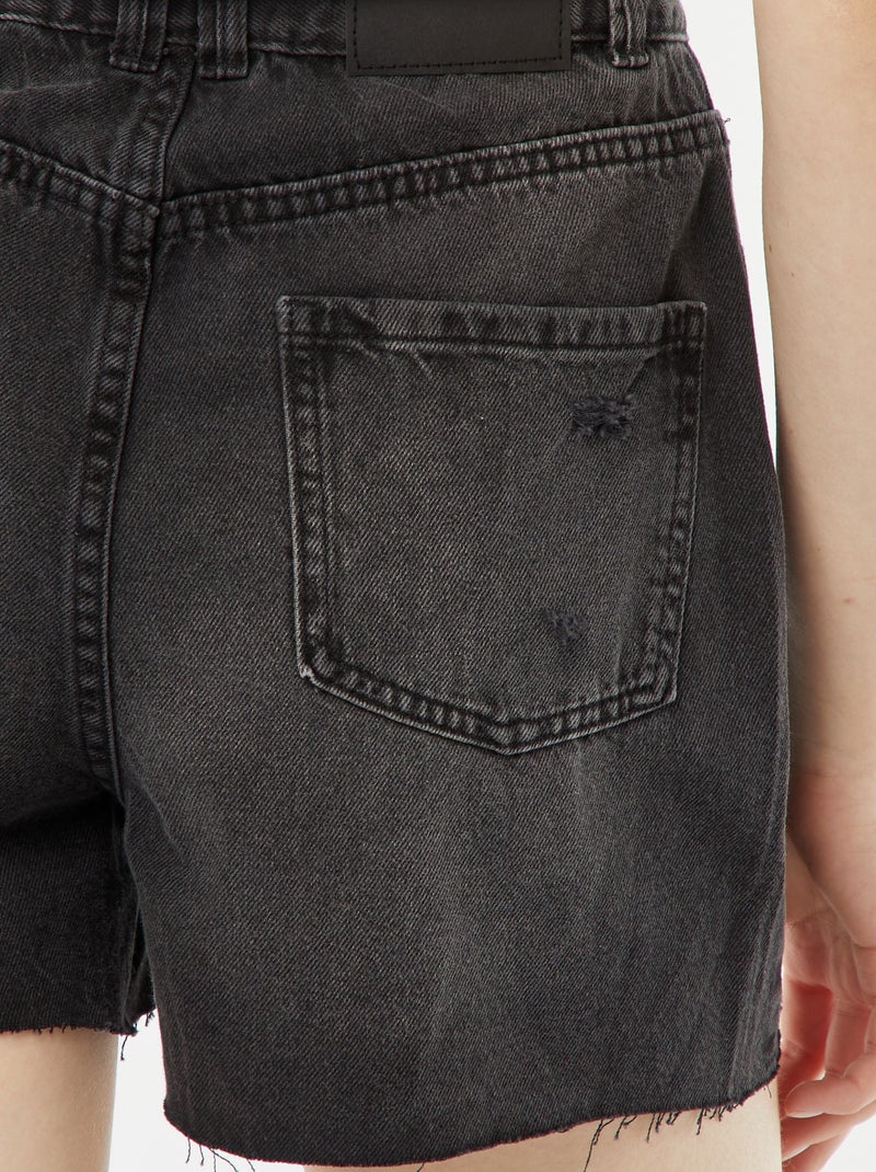 Kort spijkershort met decoratieve slijtplekken en raw-cut afwerking GRIJS - Kiabi