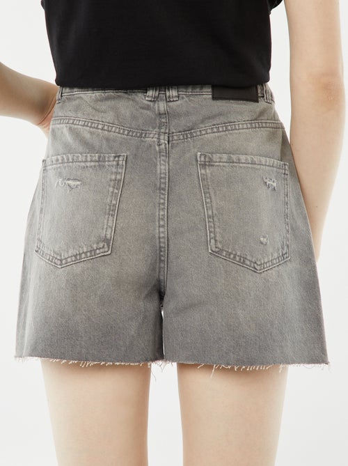 Kort spijkershort met decoratieve slijtplekken en raw-cut afwerking - Kiabi