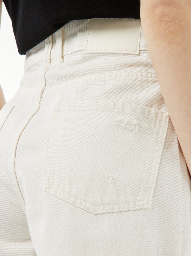 Kort spijkershort met decoratieve slijtplekken en raw-cut afwerking wit - Kiabi