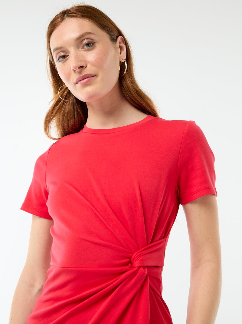 Kort T-shirtmodel met decoratieve knoop Rood - Kiabi