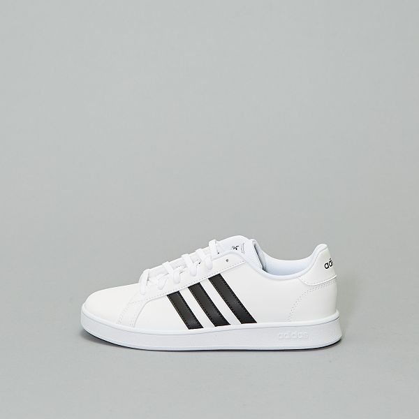 lage adidas sneakers