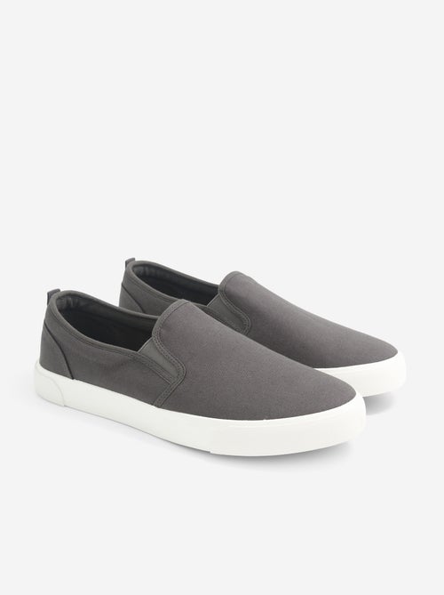 Lage slip-on sneakers - Kiabi Lage slip-on sneakers - Kiabi