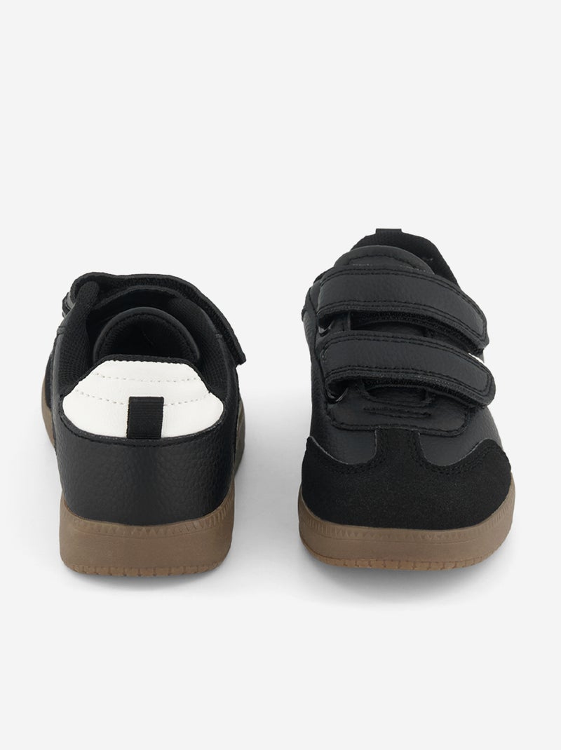 Lage sneakers met contrasterende inzetstukken Zwart - Kiabi