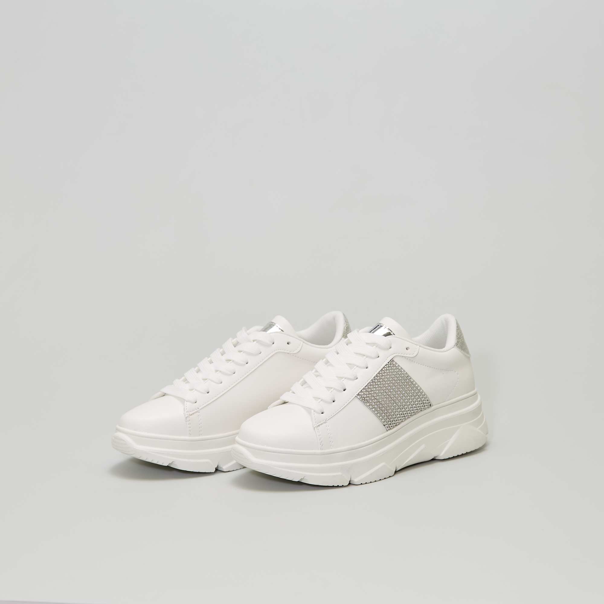 Lage sneakers met dikke zolen Dameskleding wit Kiabi 20,00€