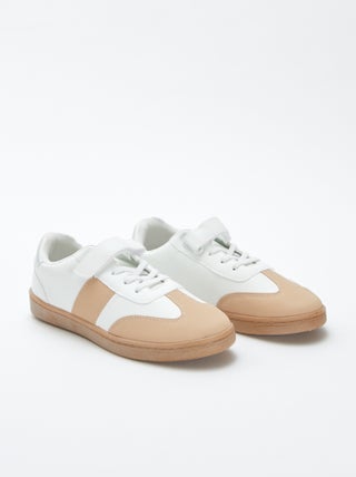 Lage sneakers met elastische veters + klittenband