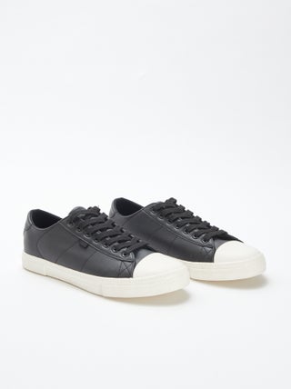 Lage sneakers met veters