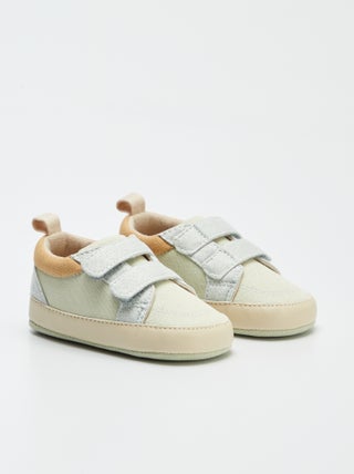 Lage, stoffen sneakers met klittenband