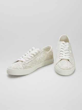 Lage, stoffen sneakers met print