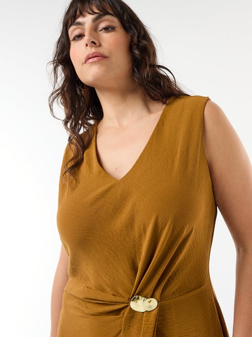 Lange gedrapeerde jurk met fantasiejuweel - Kiabi