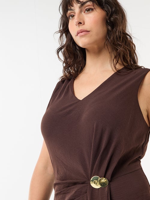 Lange gedrapeerde jurk met fantasiejuweel - Kiabi