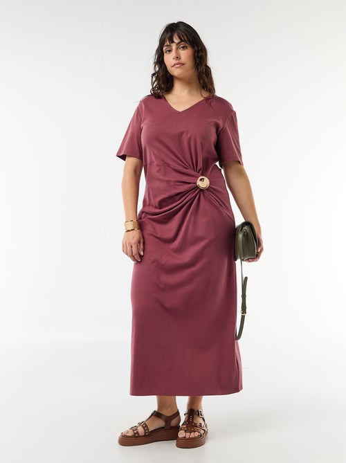 Lange geplooide jurk met goudkleurig sieraad - Kiabi