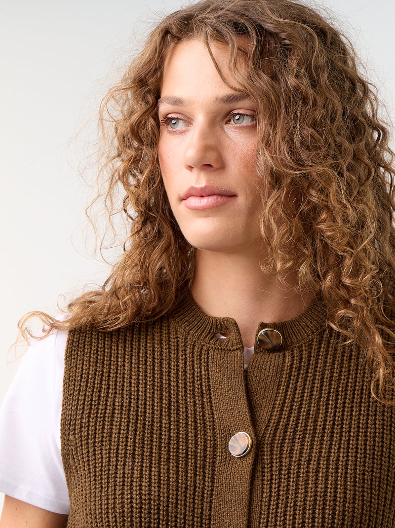 Mouwloos gilet met ronde hals van grof gebreid Bruin - Kiabi