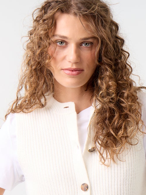 Mouwloos gilet met ronde hals van grof gebreid - Kiabi Mouwloos gilet met ronde hals van grof gebreid - Kiabi