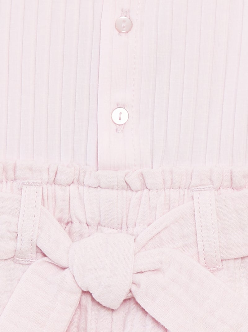 Mouwloos kort babypakje met knoopceintuur ROSE - Kiabi