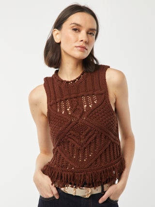 Mouwloos truitje van tricot met franjes