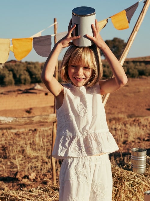 Mouwloze blouse met geborduurde bloemen - Kiabi