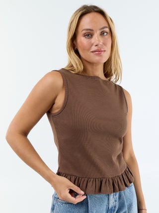 Mouwloze top met bootkraag en gerafelde onderkant