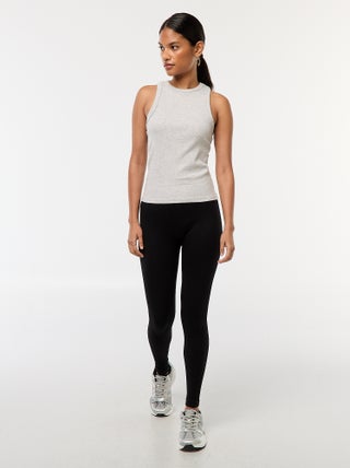 Naadloos model van ribtricot met stretch