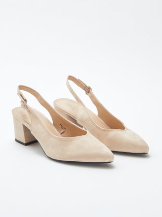 Open pumps met spitse neus