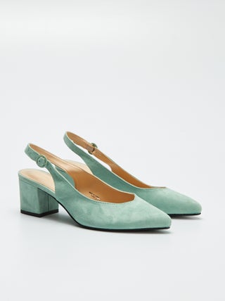 Open pumps met spitse neus