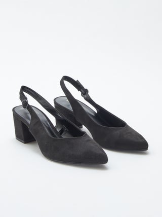 Open pumps met spitse neus