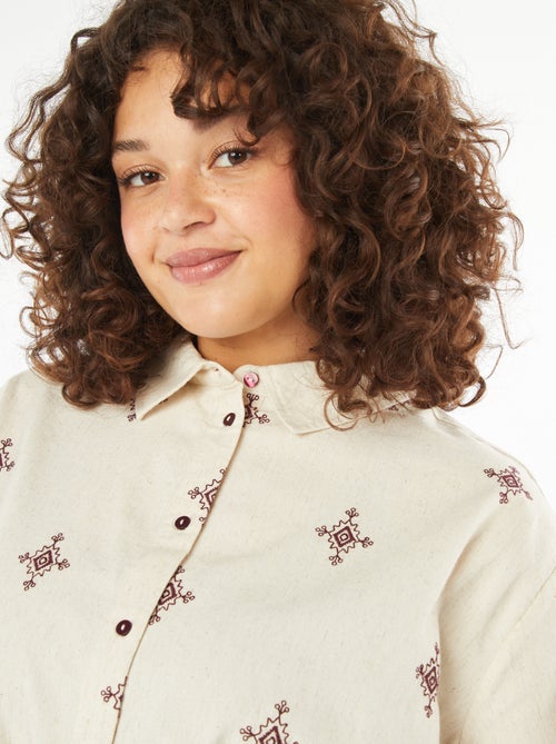 Overhemd met korte mouwen en geborduurde motiefjes - Kiabi
