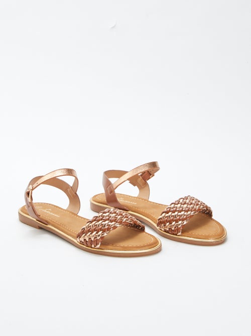Platte sandalen met bandjes en gesp - Kiabi